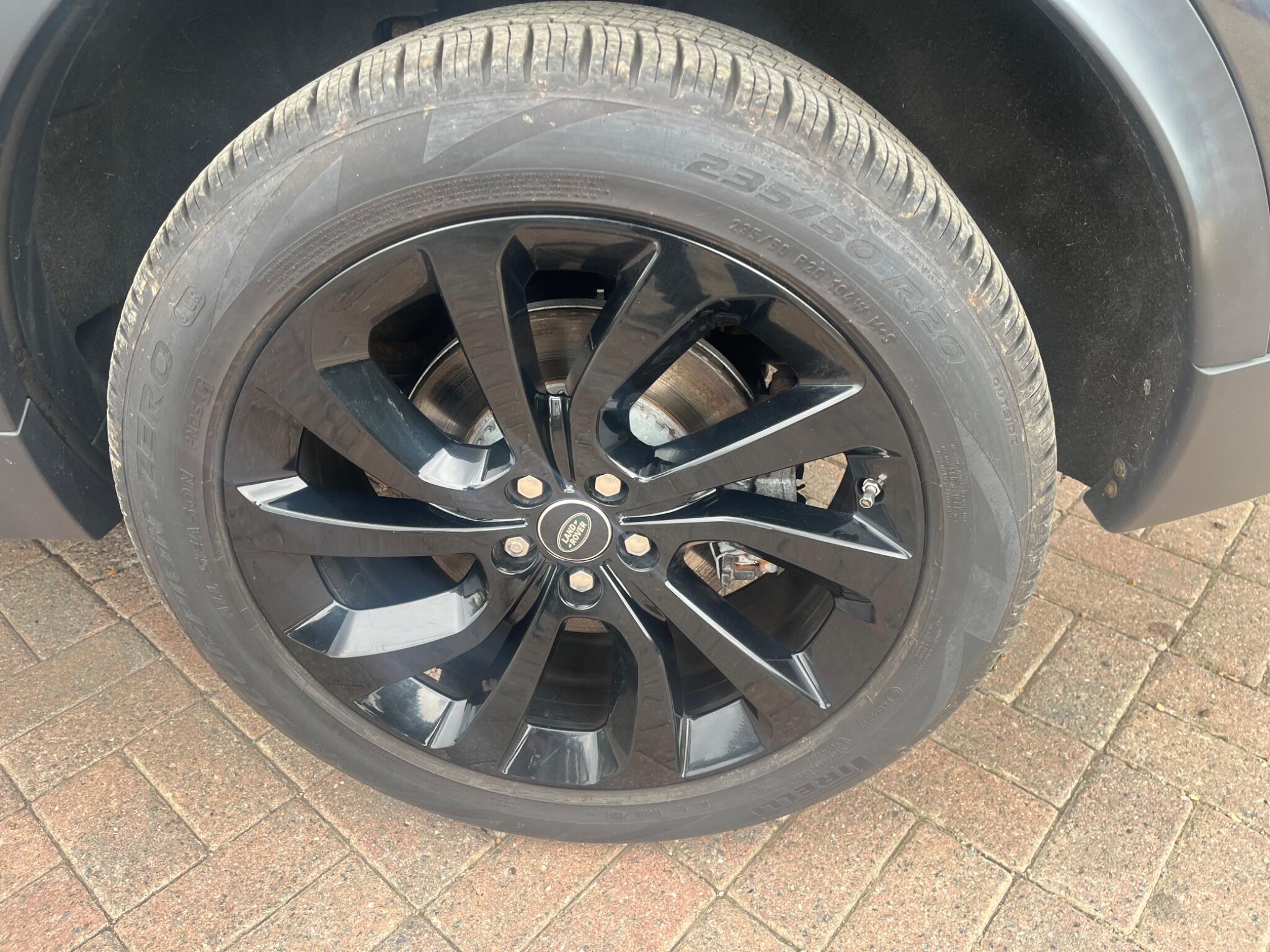 Land Rover Discovery Sport view 35