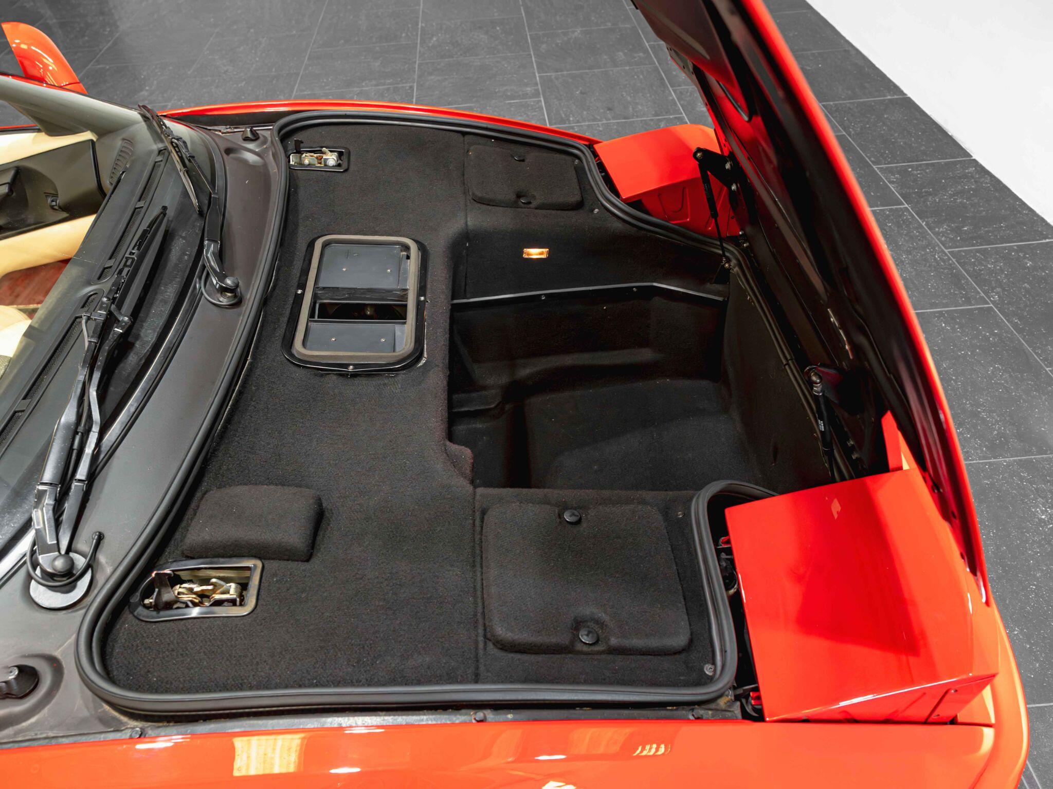 Ferrari F355 view 32