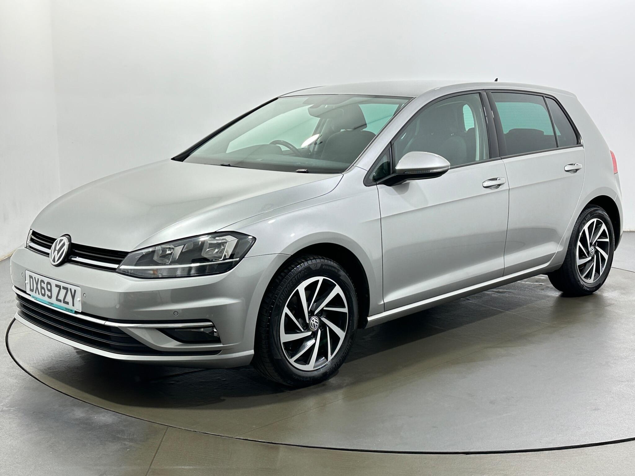 Volkswagen Golf view 4