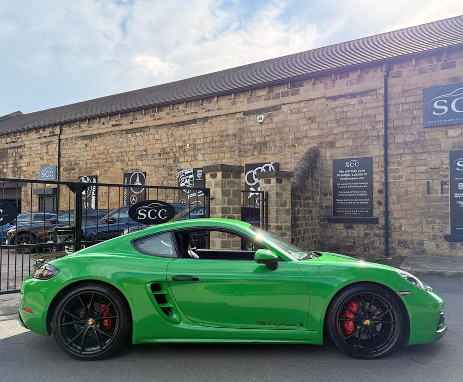 Porsche Cayman view 11
