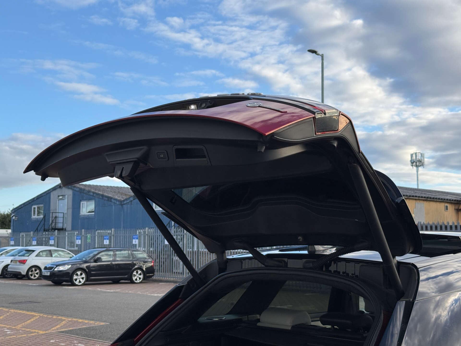 Land Rover Range Rover Velar view 31