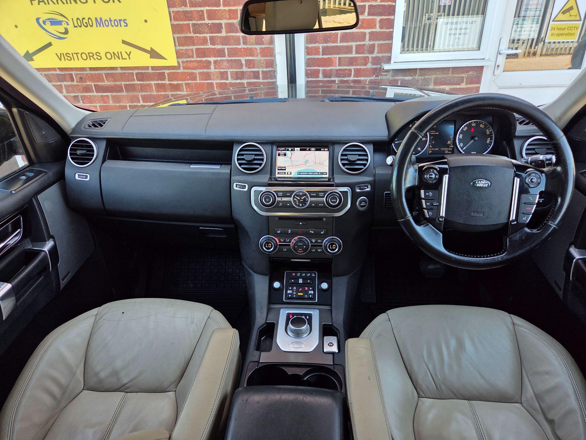 Land Rover Discovery 4 view 8