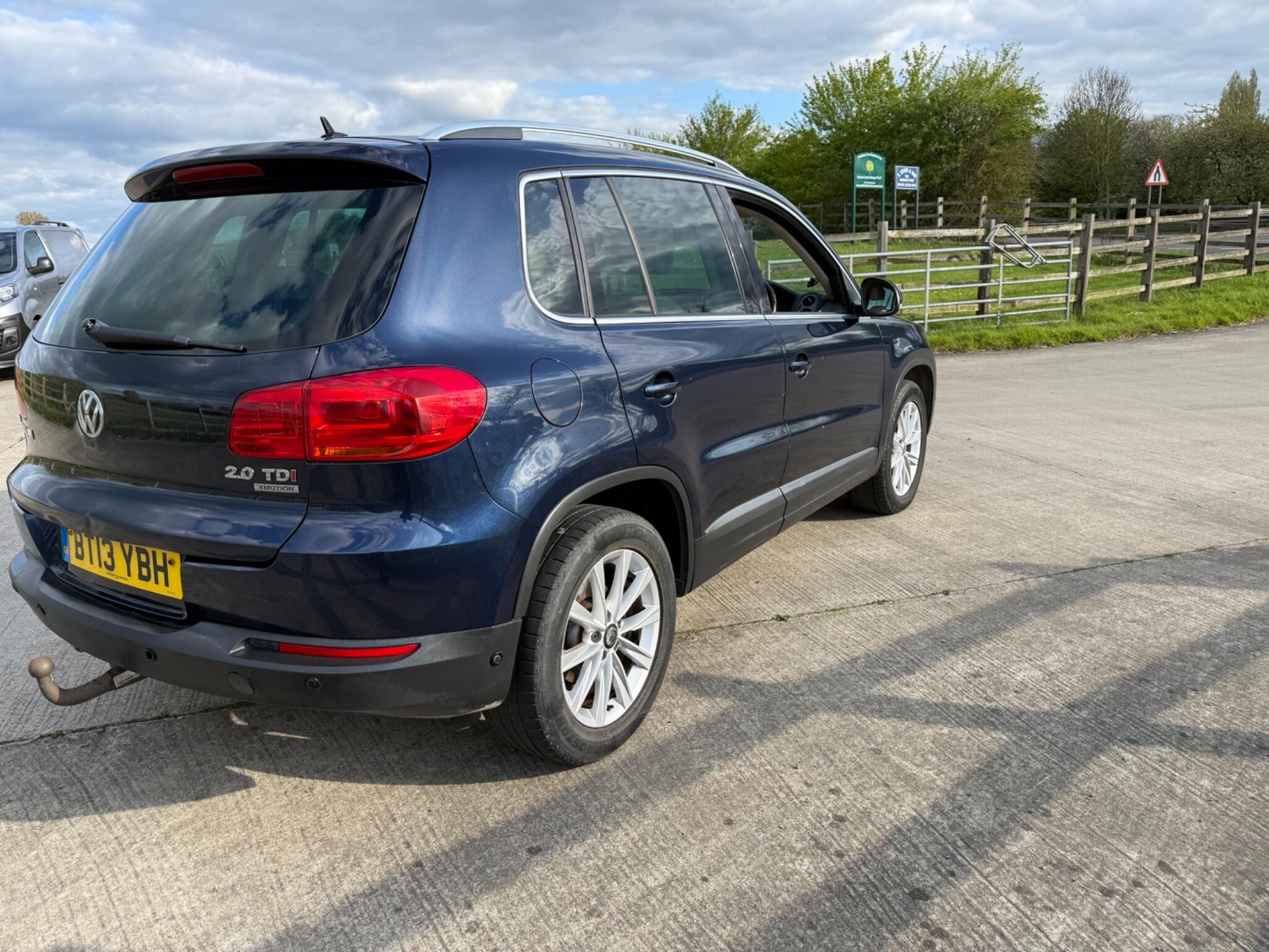 Volkswagen Tiguan 2.0 TDI BlueMotion Tech SE 4WD Euro 5 (s/s) 5dr — photo 23 of 100