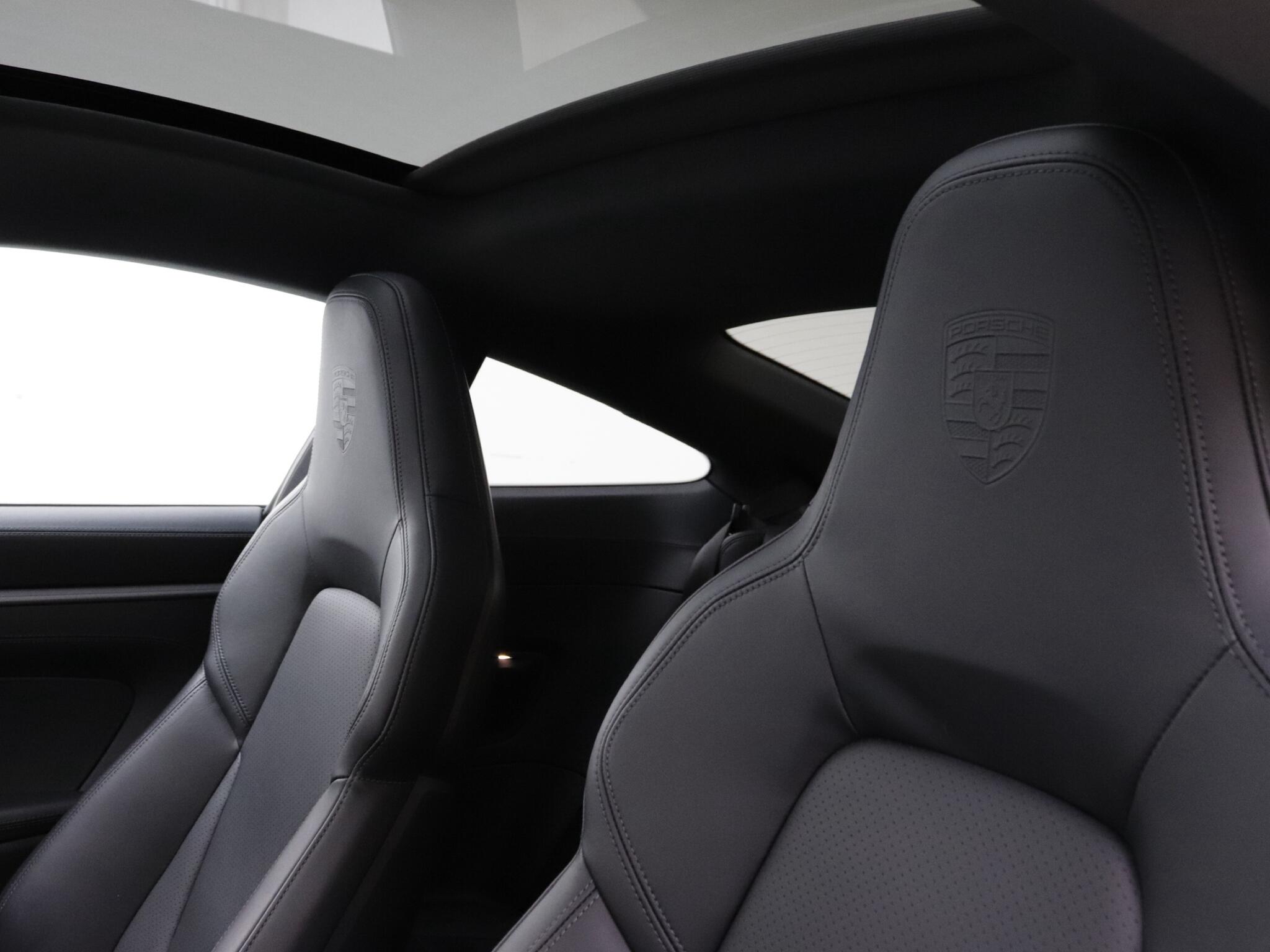 Porsche 911 view 23