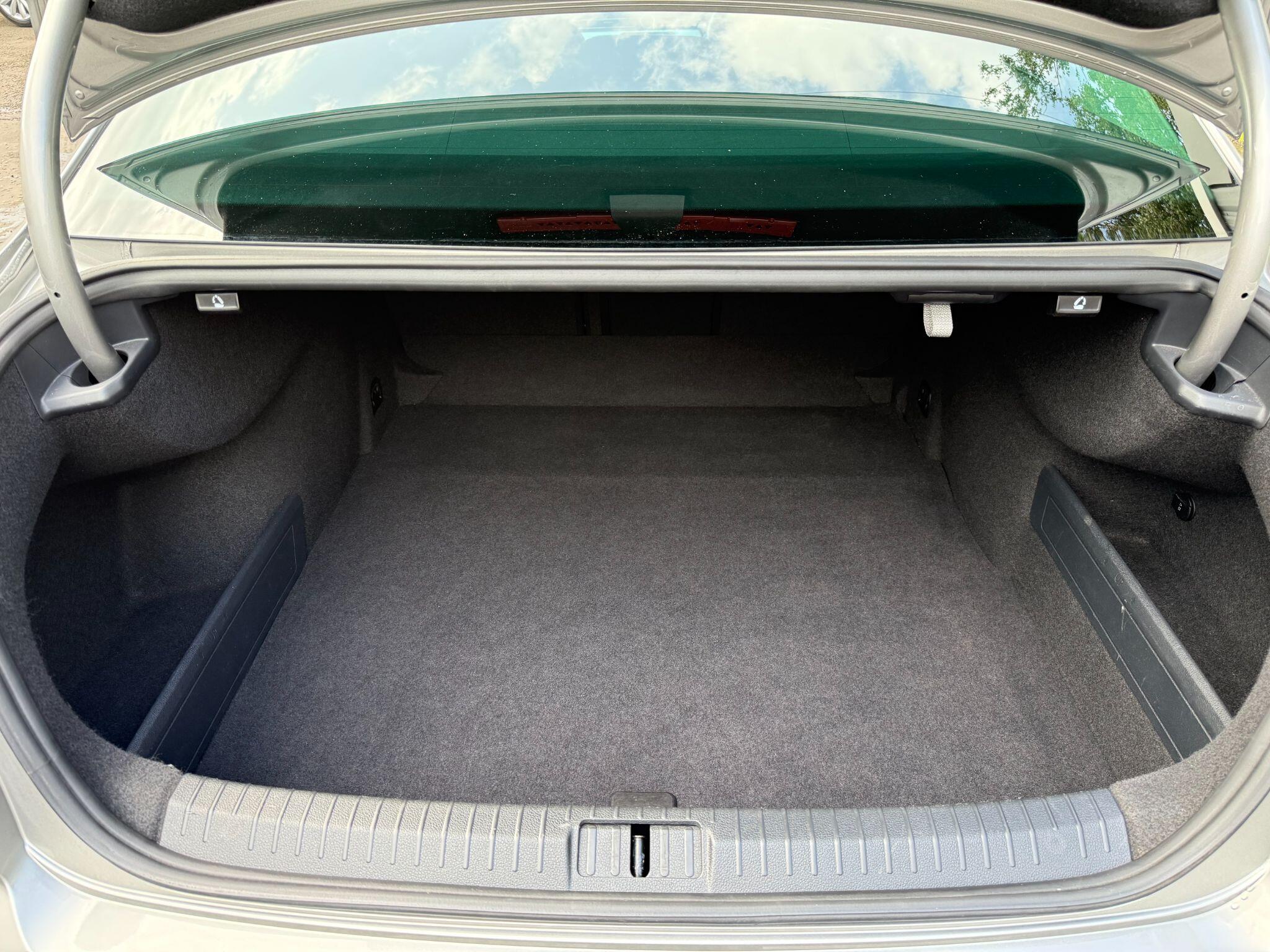 Volkswagen Passat view 39