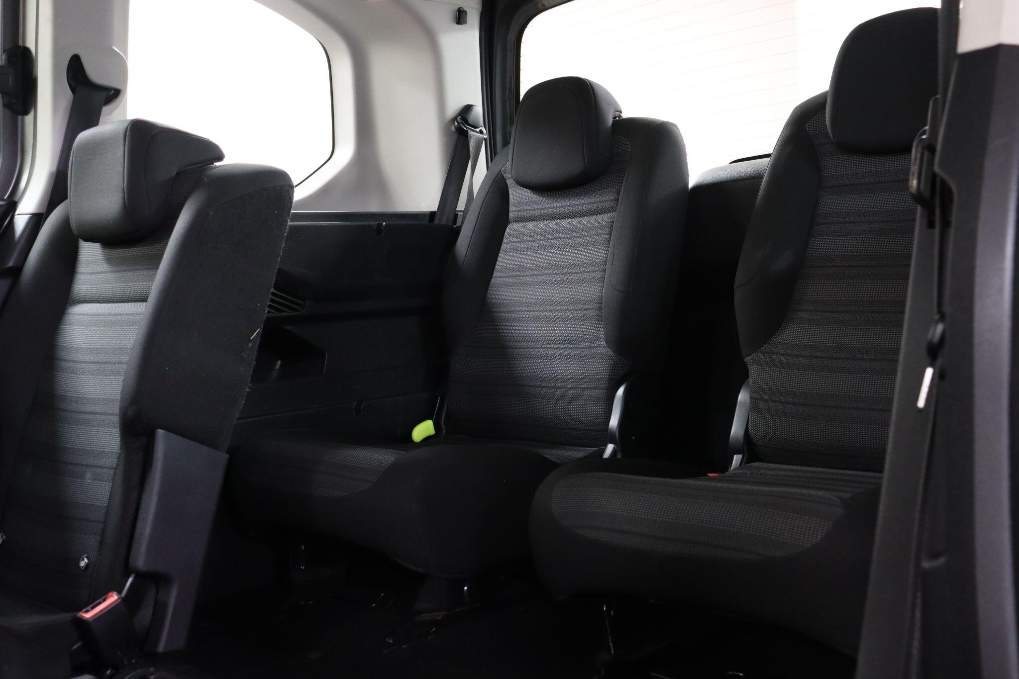 Vauxhall Combo Life view 41