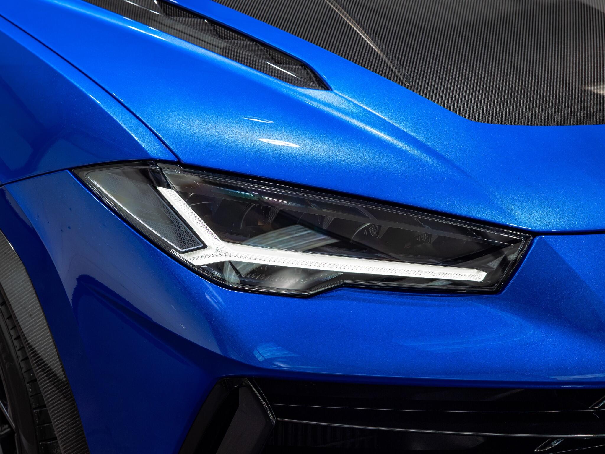 Lamborghini Urus view 15