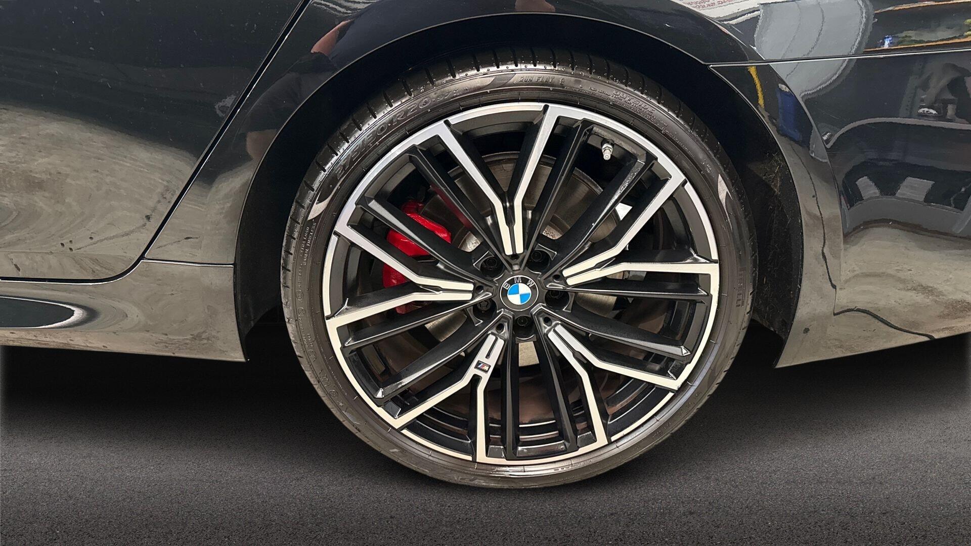 BMW 5 Series view 14