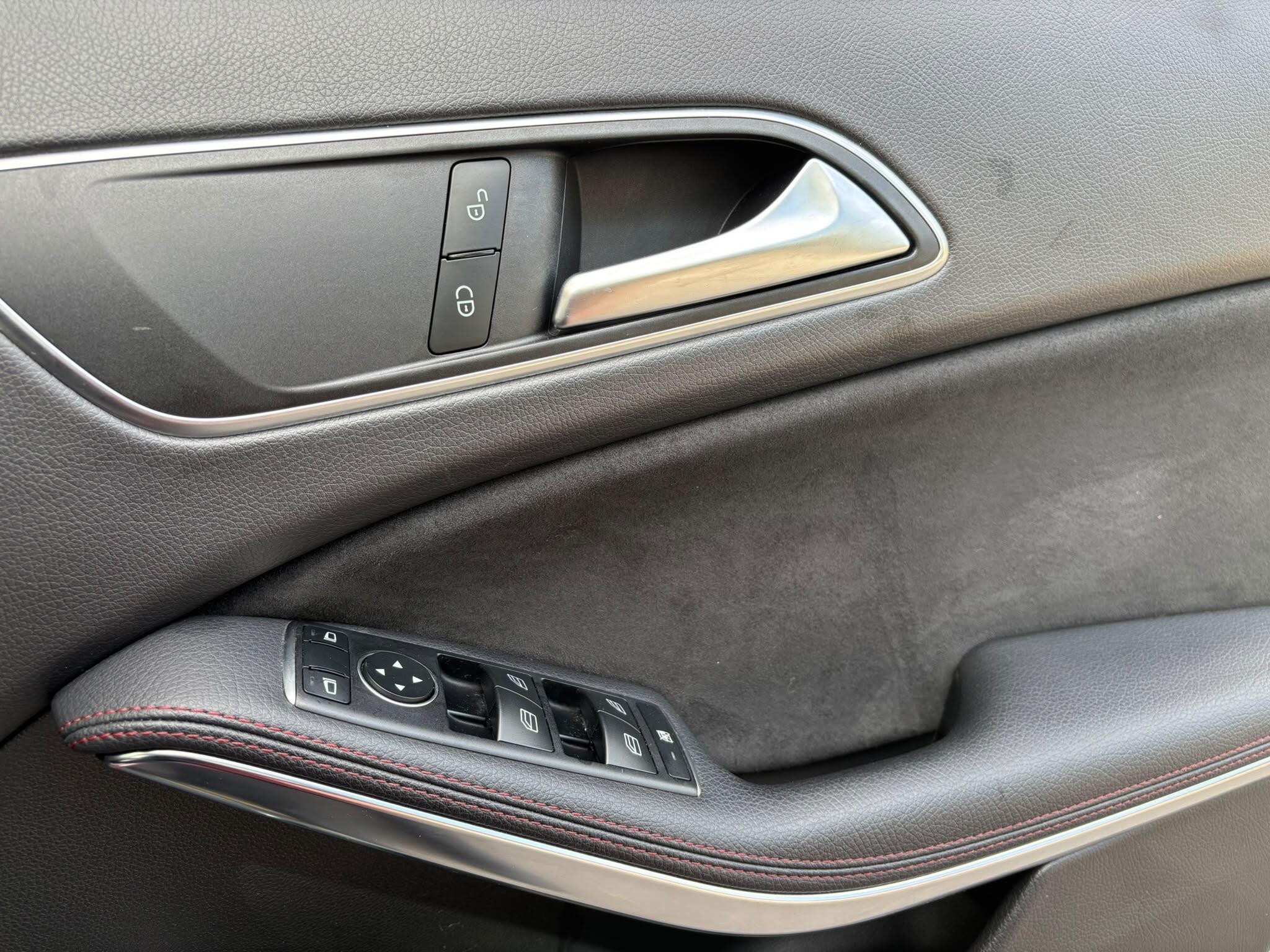 Mercedes-Benz Gla view 24