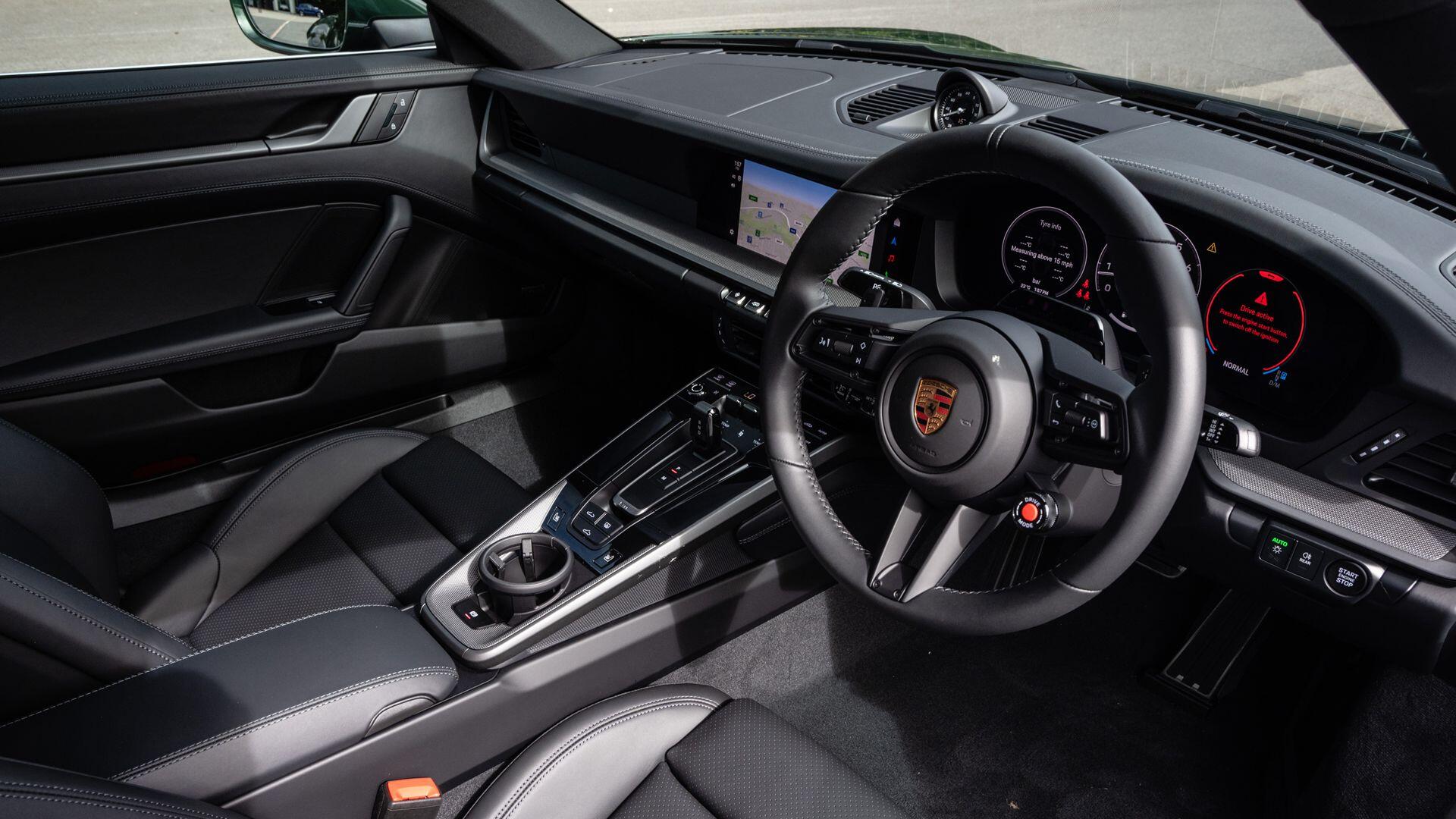 Porsche 911 view 10