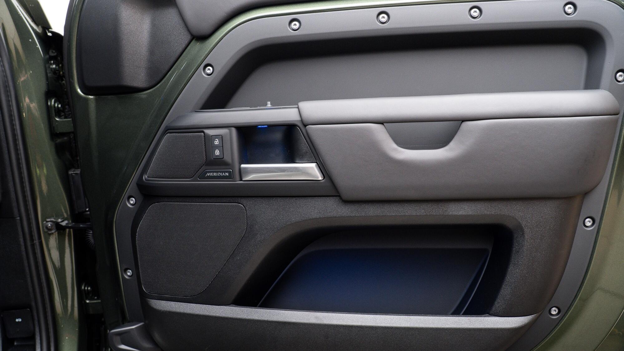 Land Rover Defender view 23