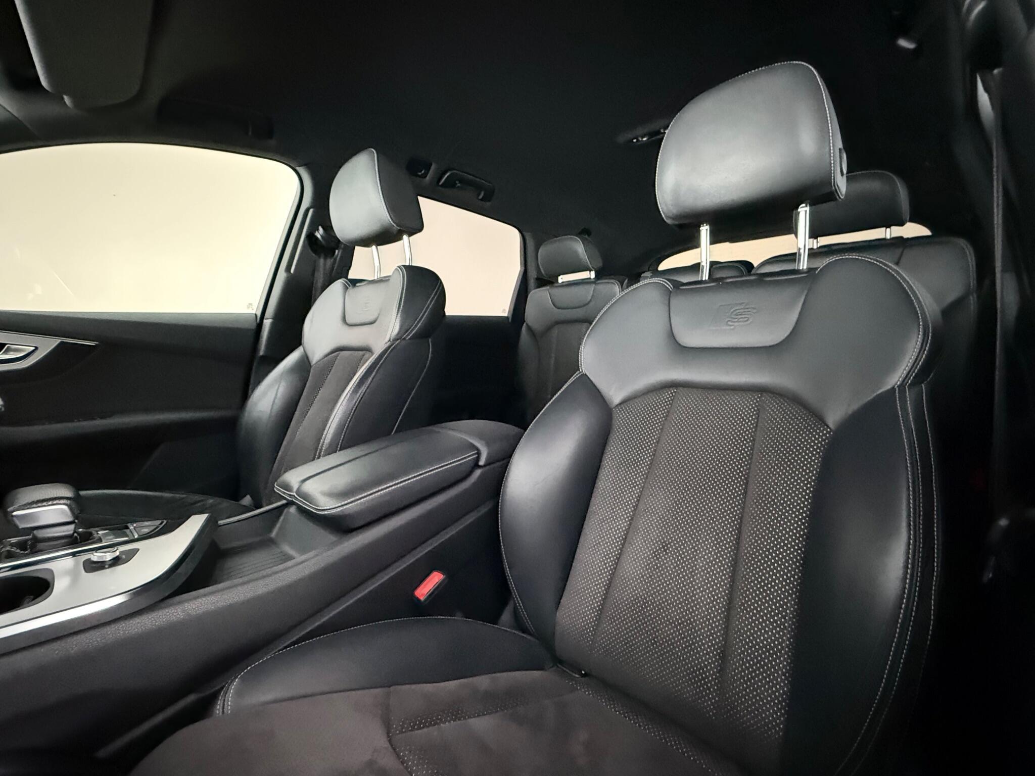 Audi Q7 view 34