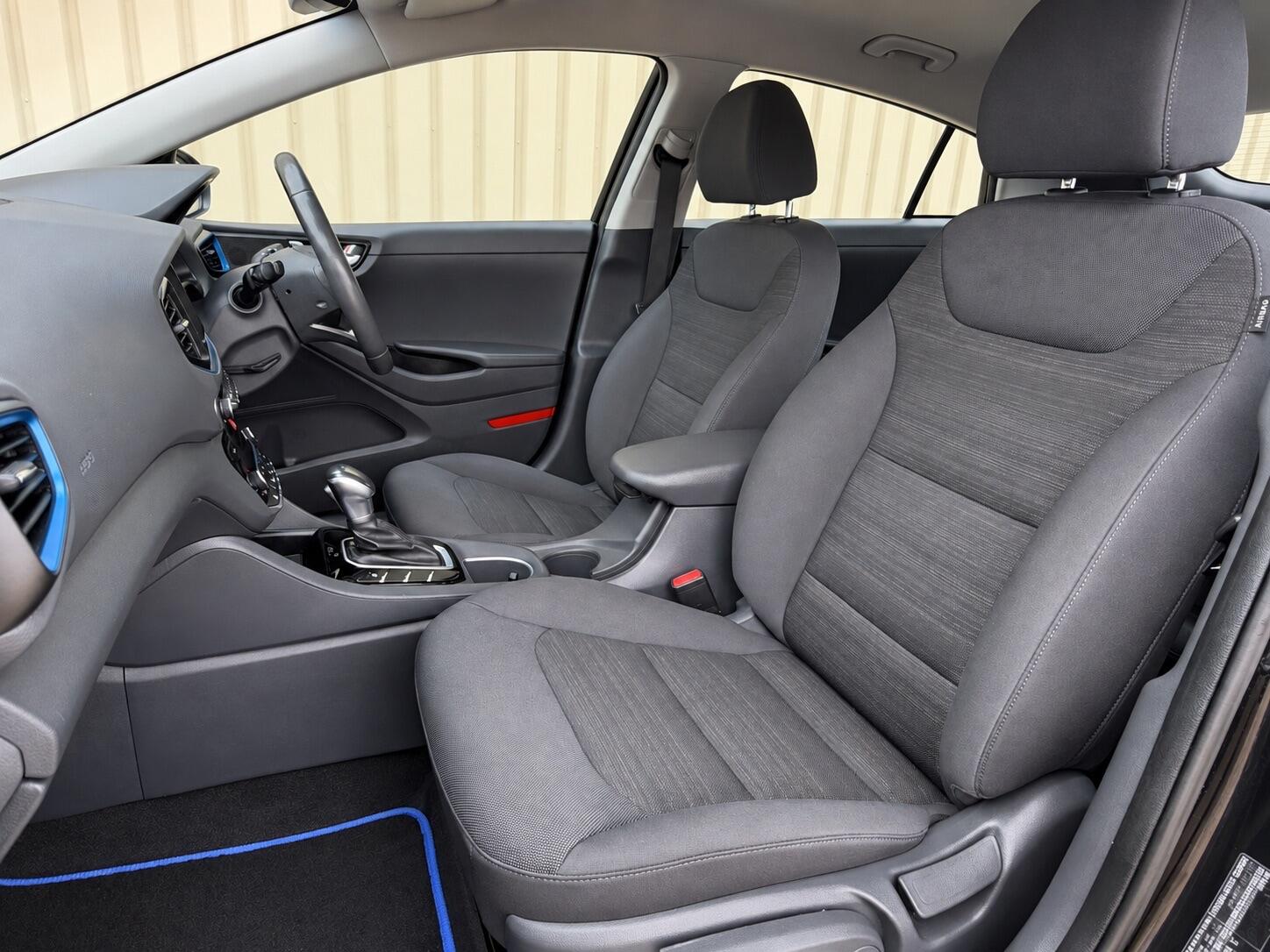 Hyundai Ioniq view 16