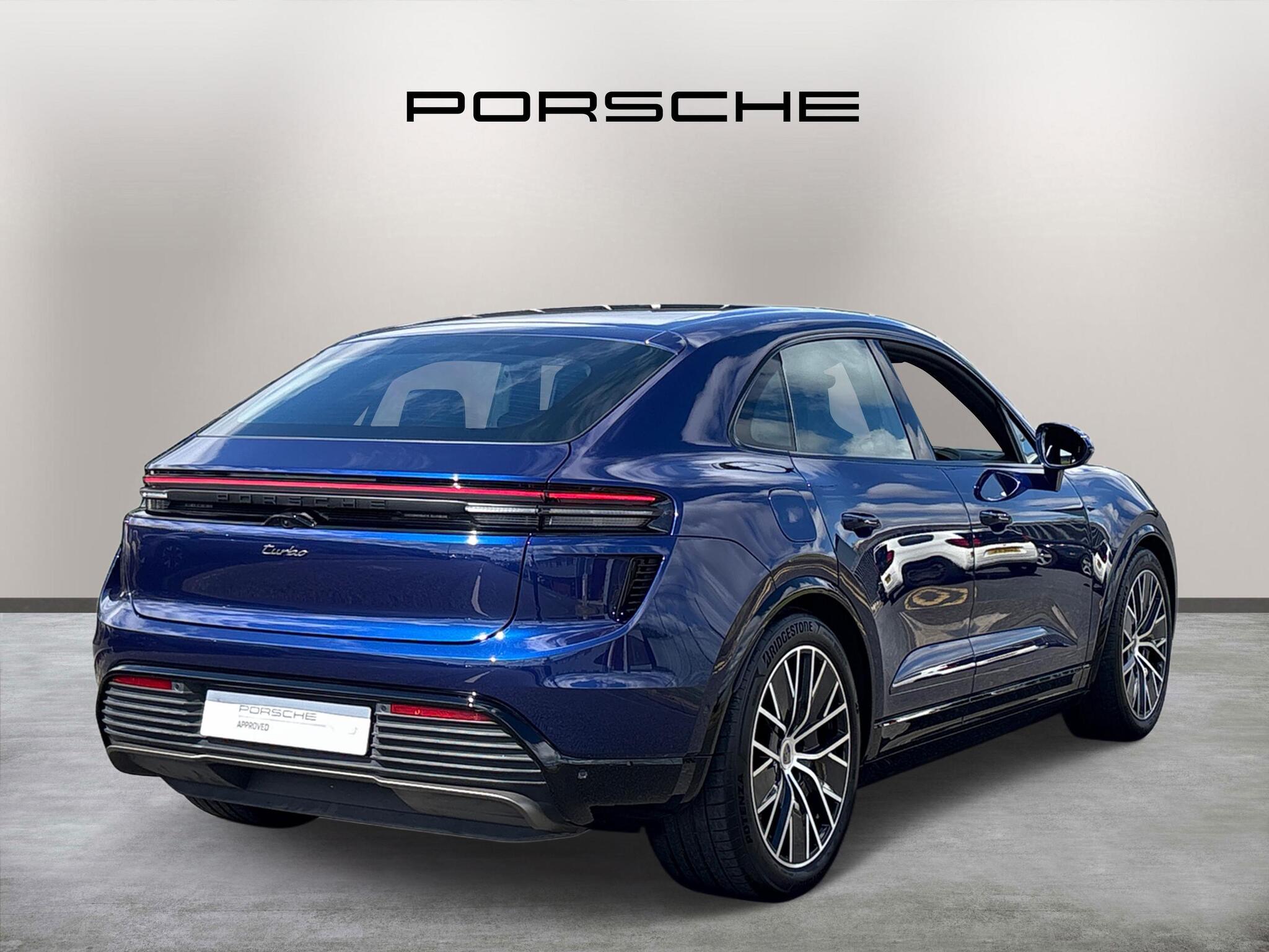 Porsche Macan view 7