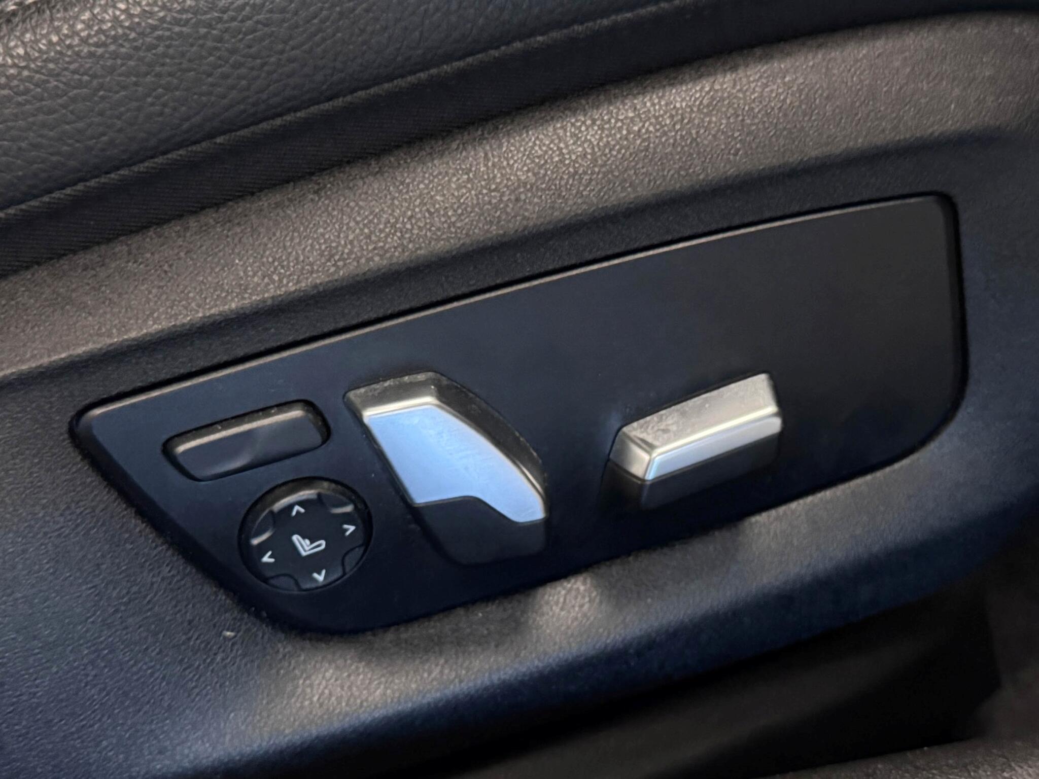BMW 5 Series view 14