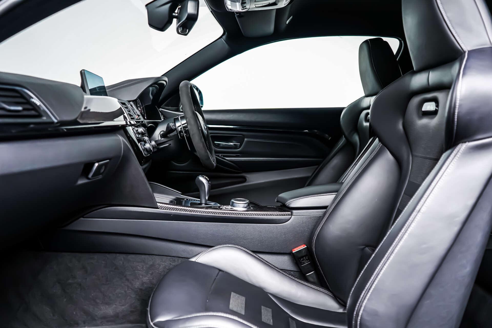 BMW M4 view 7