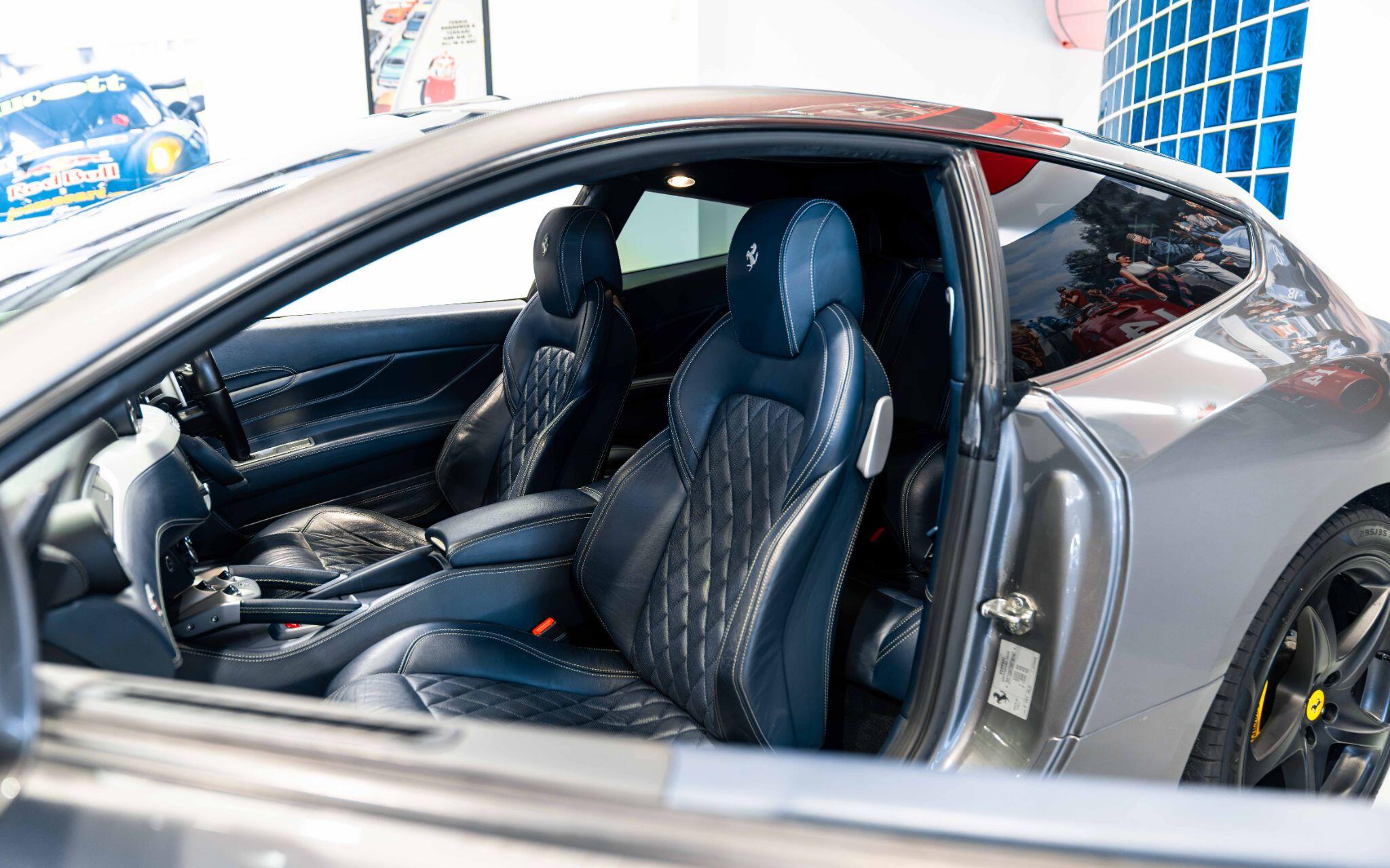 Ferrari FF view 11