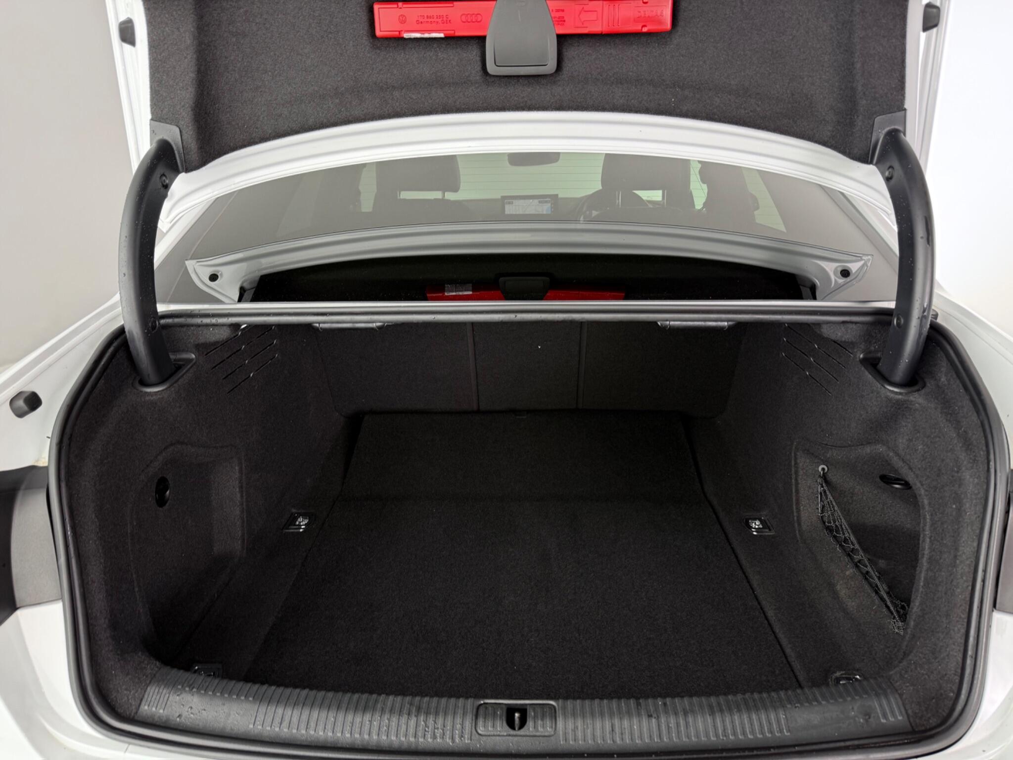 Audi A4 view 10