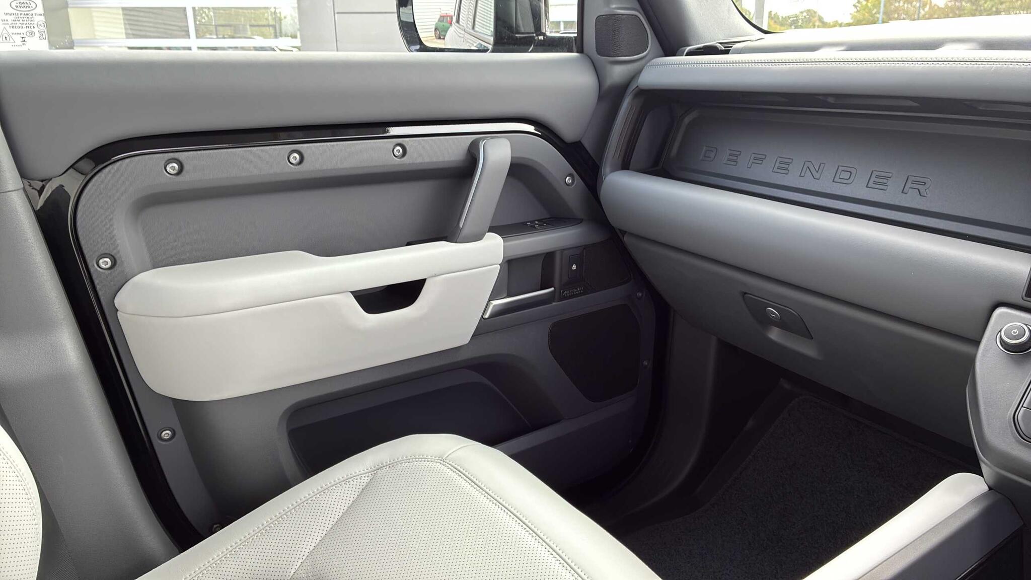 Land Rover Defender view 25