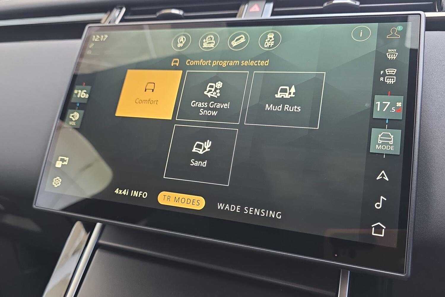Land Rover Range Rover Velar view 44