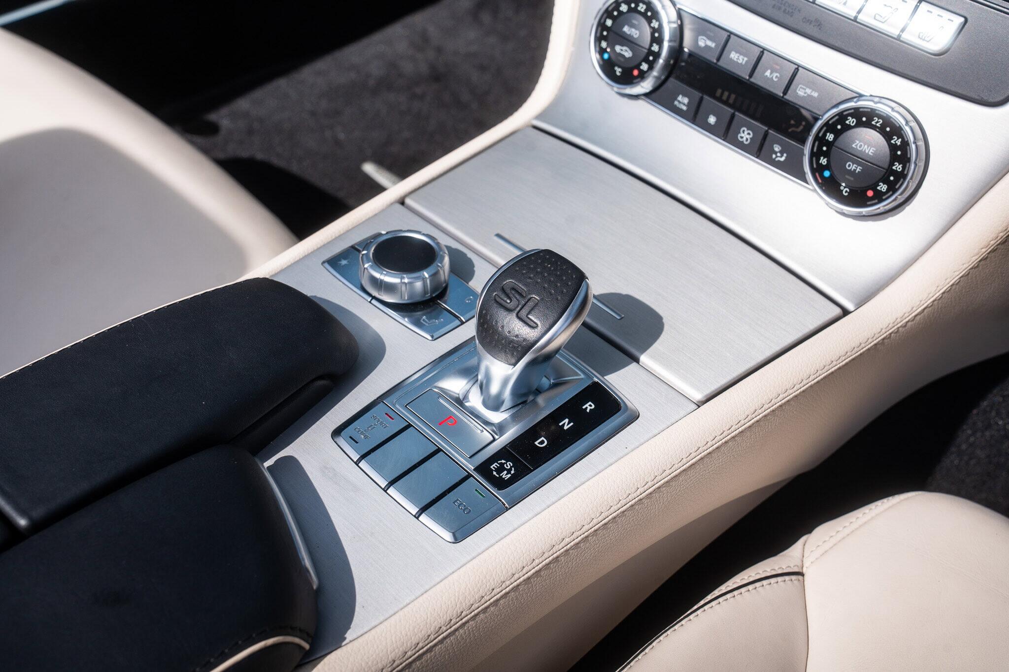 Mercedes-Benz SL view 31