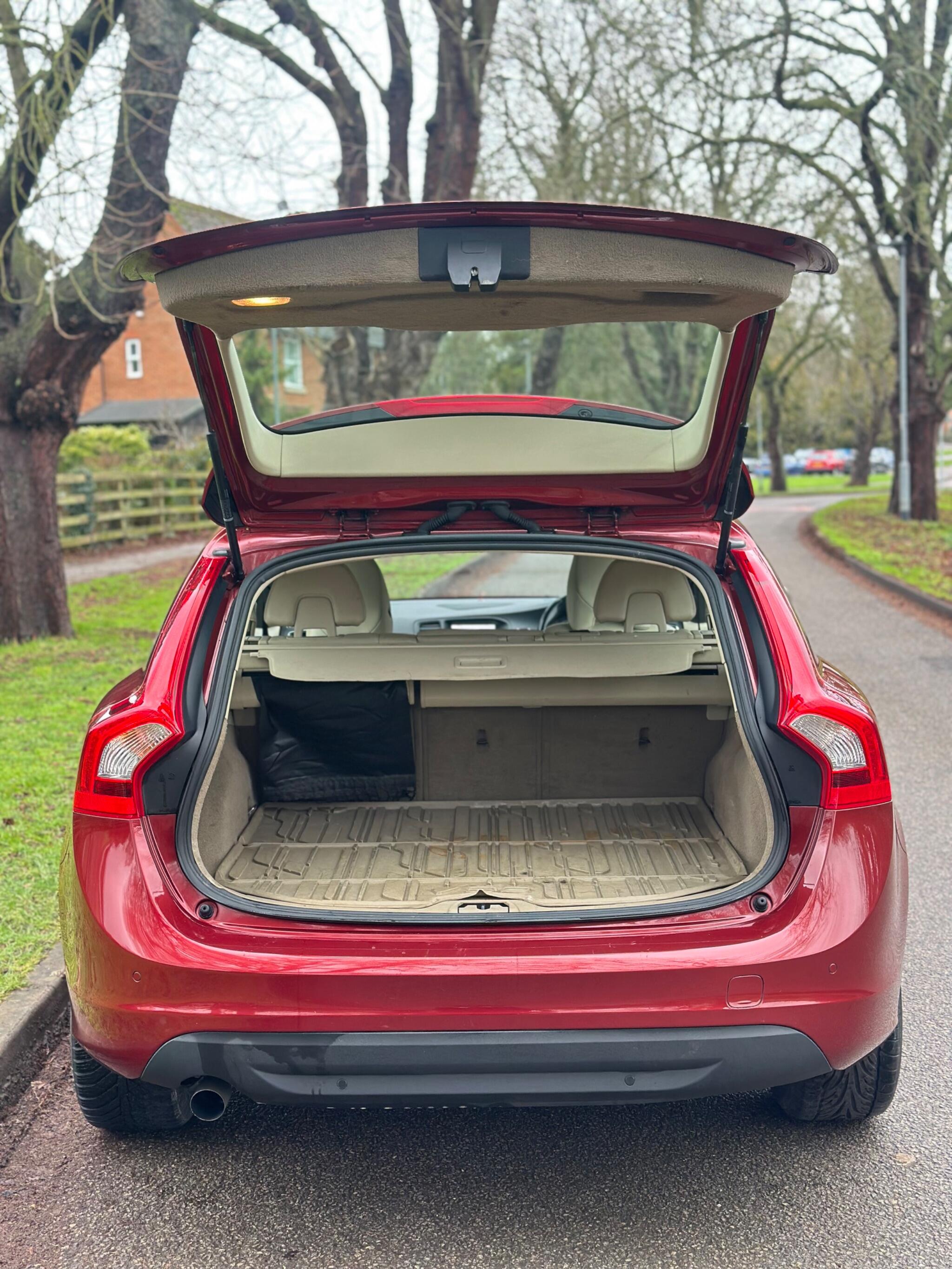 2011 Volvo V60 1.6D DRIVe SE Lux Euro 5 (s/s) 5dr • 110,000 miles image 8