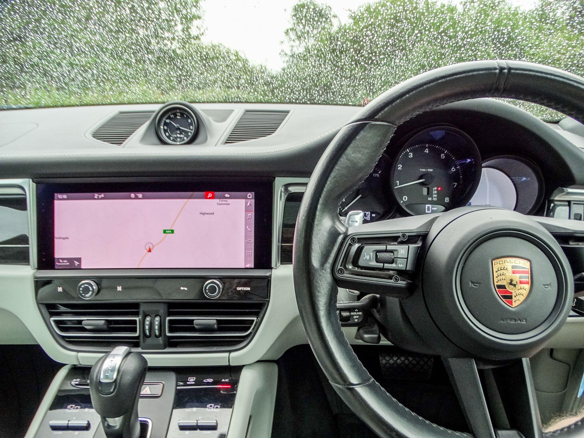 Porsche Macan view 8