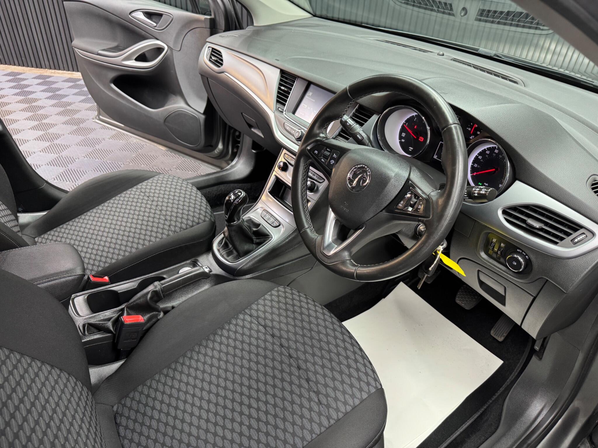 Vauxhall Astra view 8