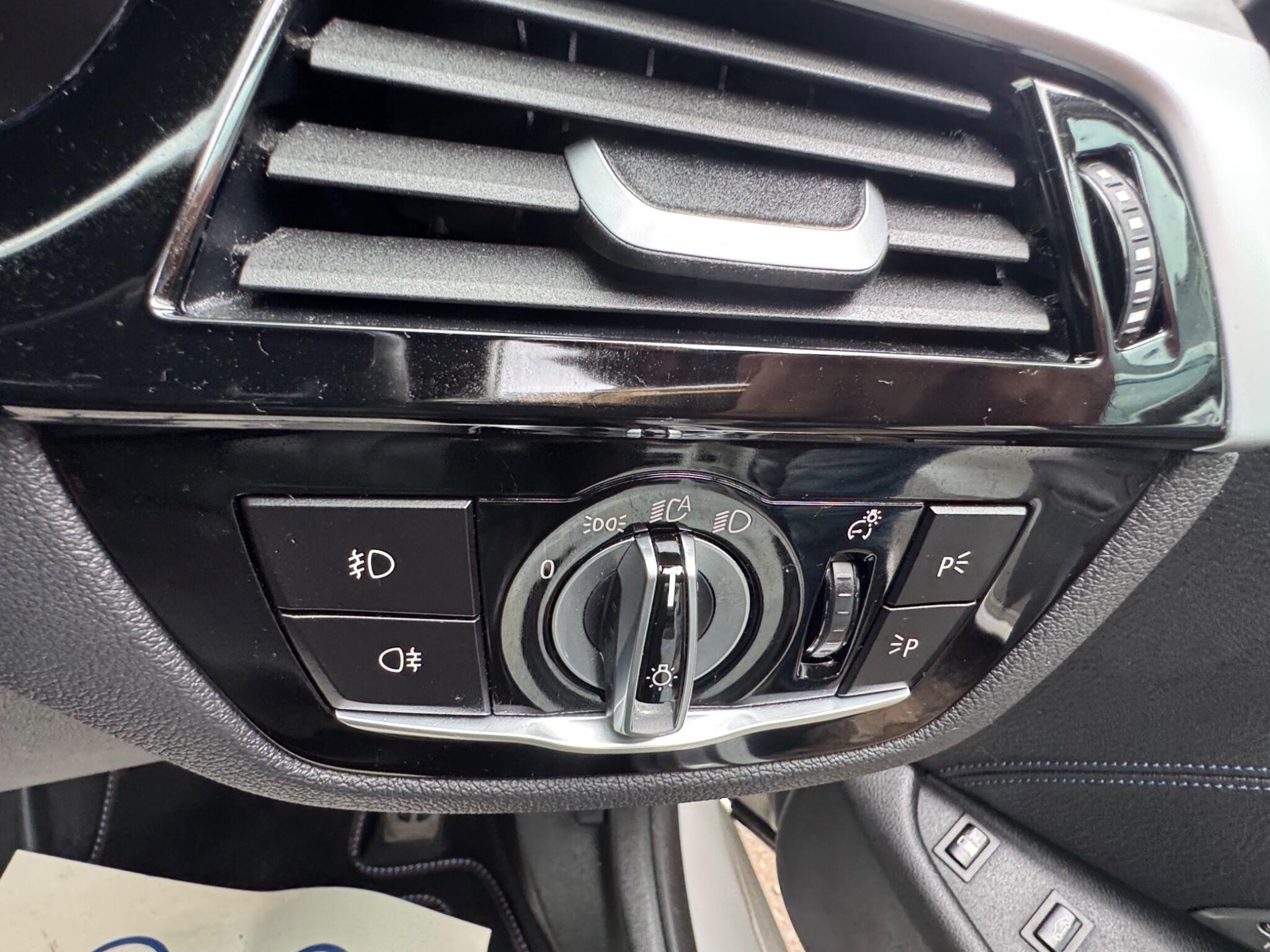 BMW 5 Series view 21