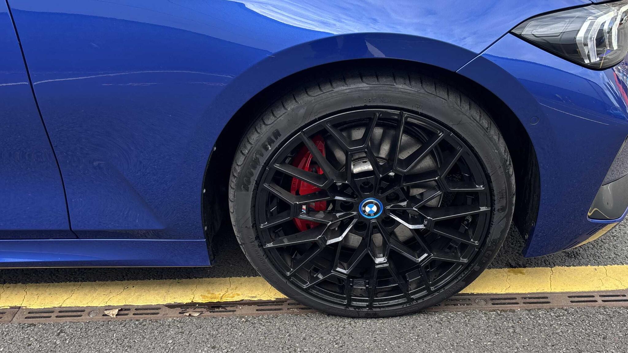 BMW 3 Series view 18