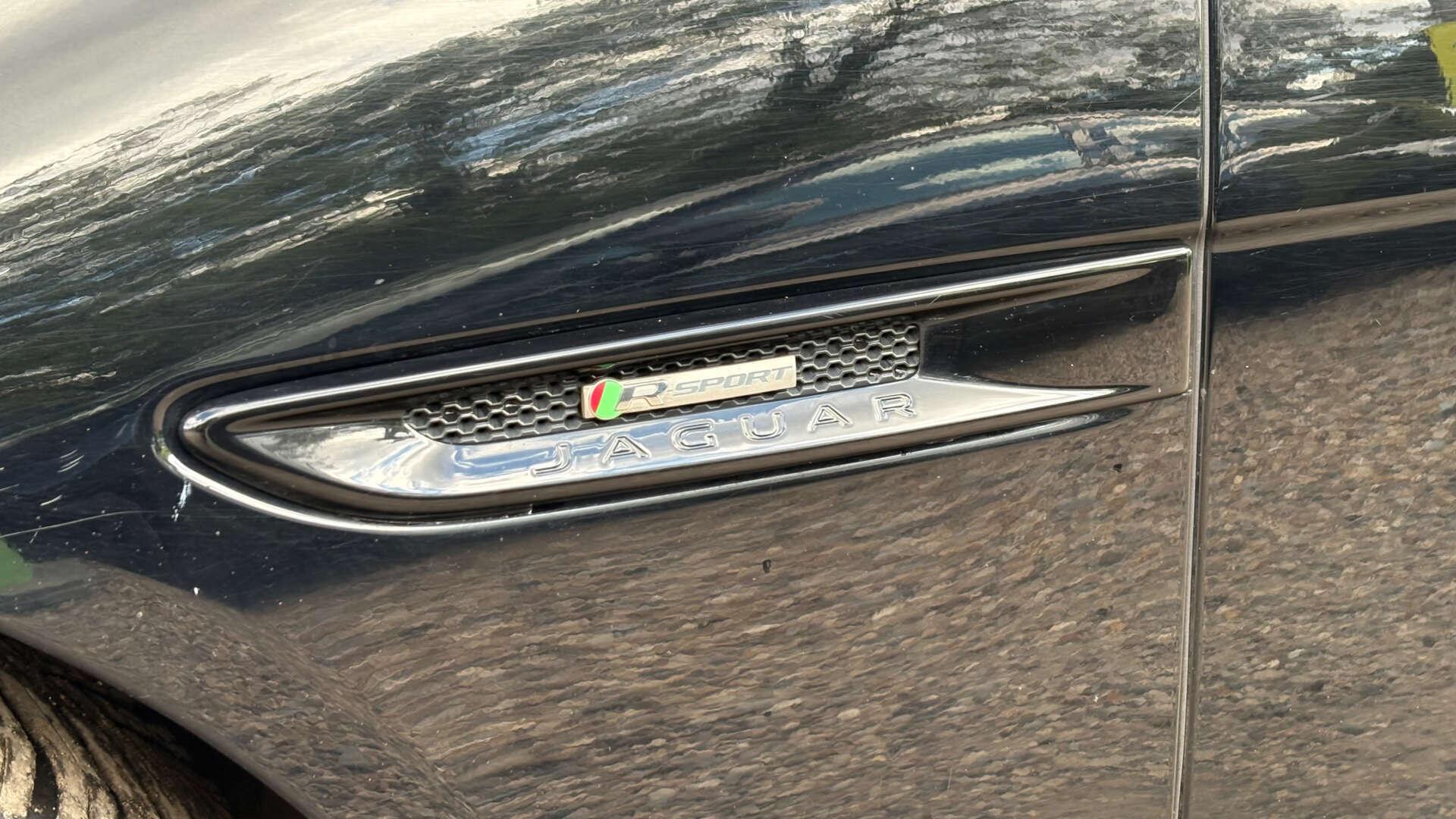 Jaguar XF view 53