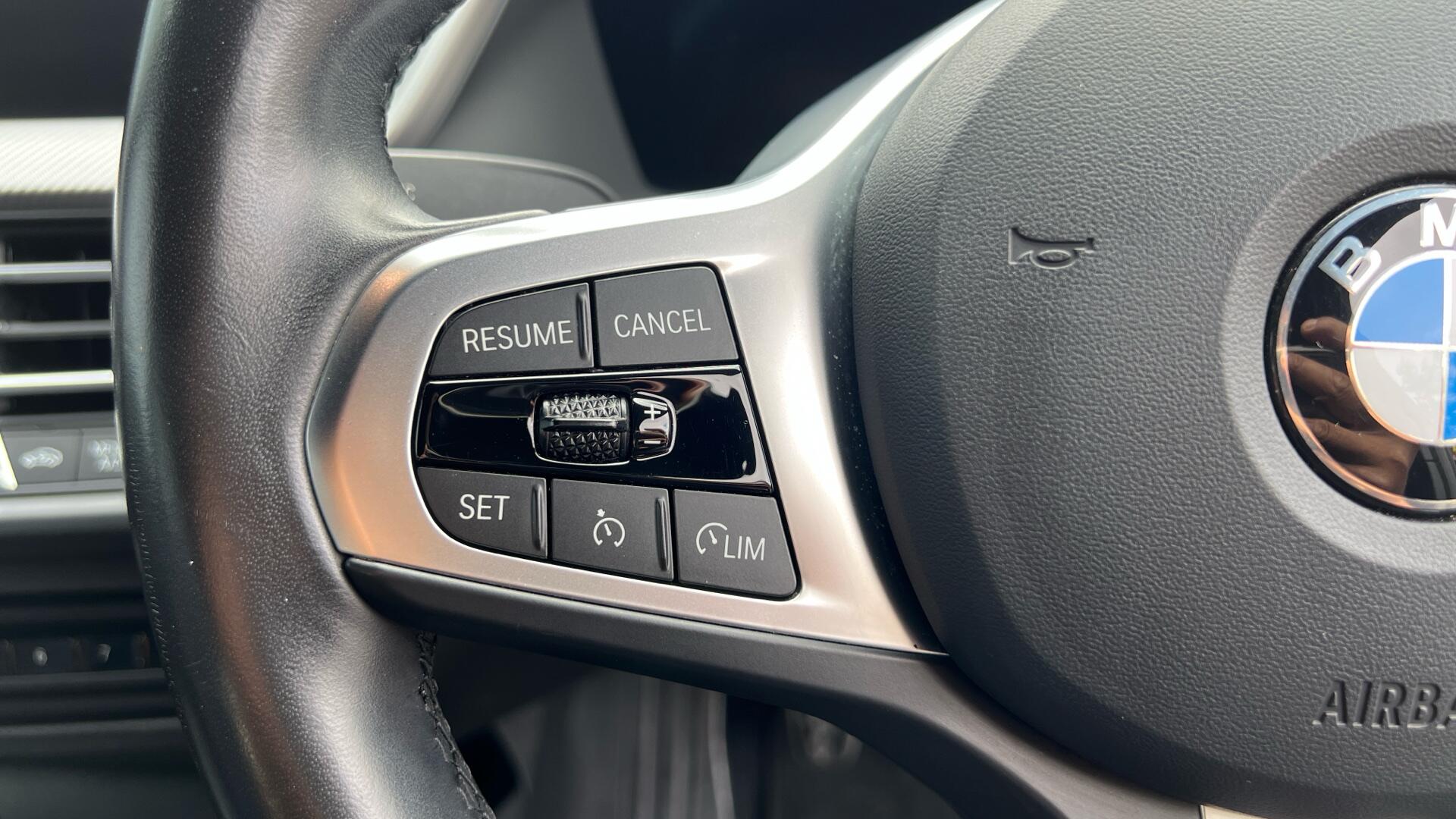 BMW 1 Series view 17