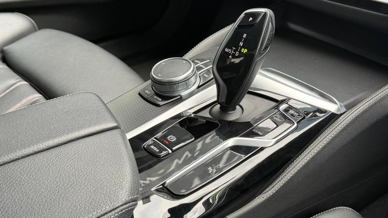 BMW 5 Series view 14