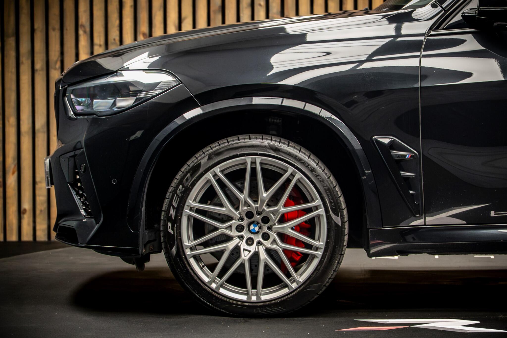 BMW X5 M view 9