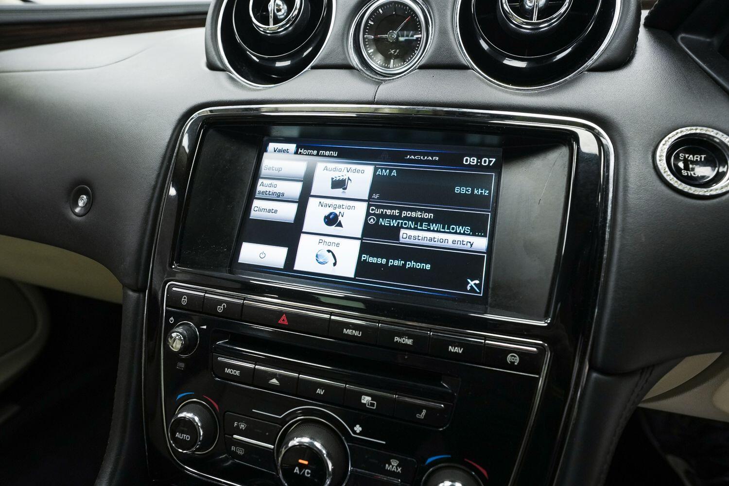 Jaguar XJ view 29