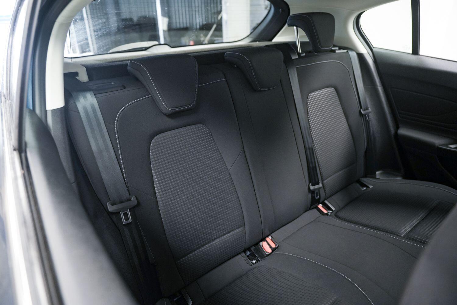 Ford Focus view 12