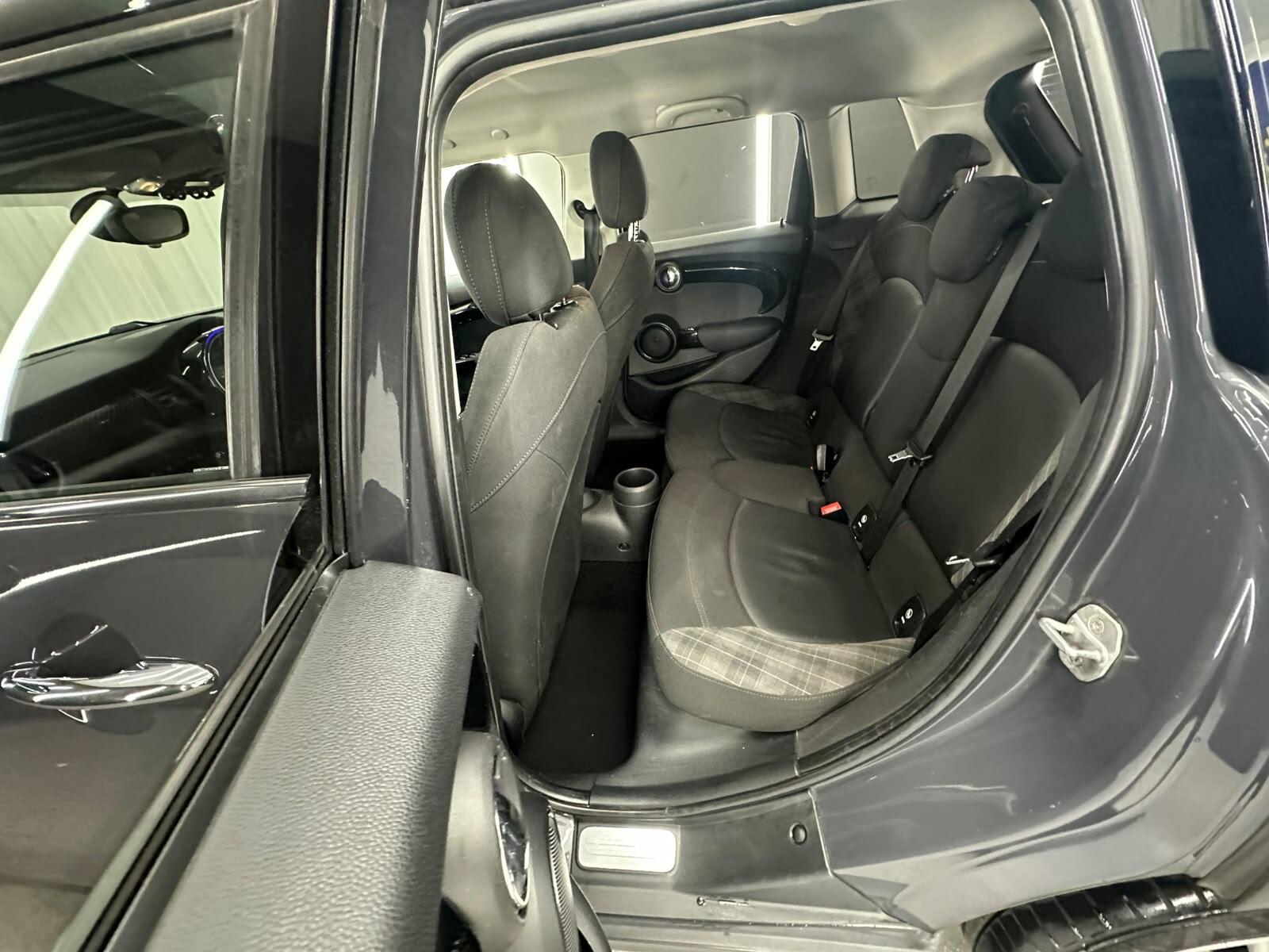 MINI Hatch view 32