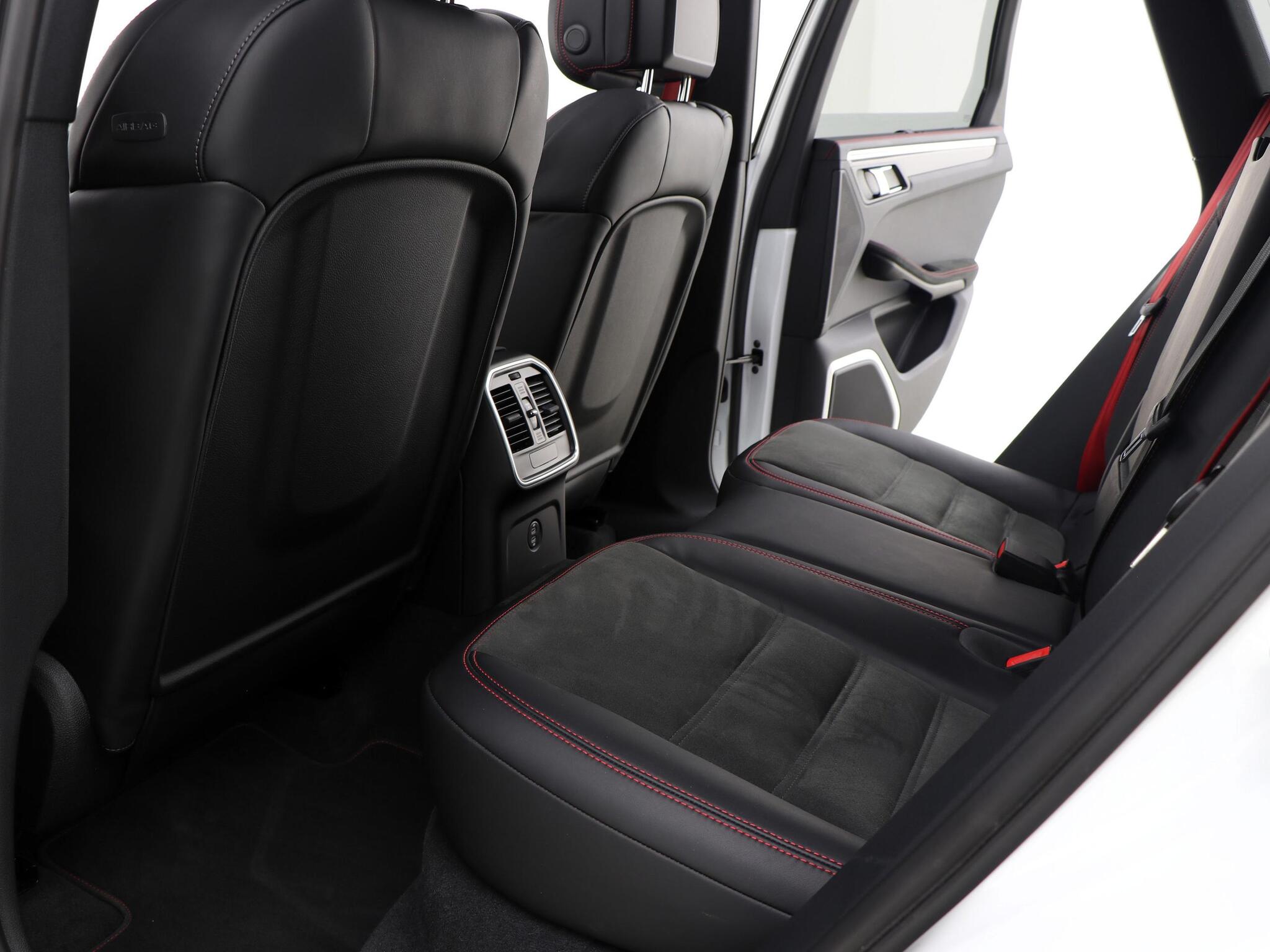 Porsche Macan view 34