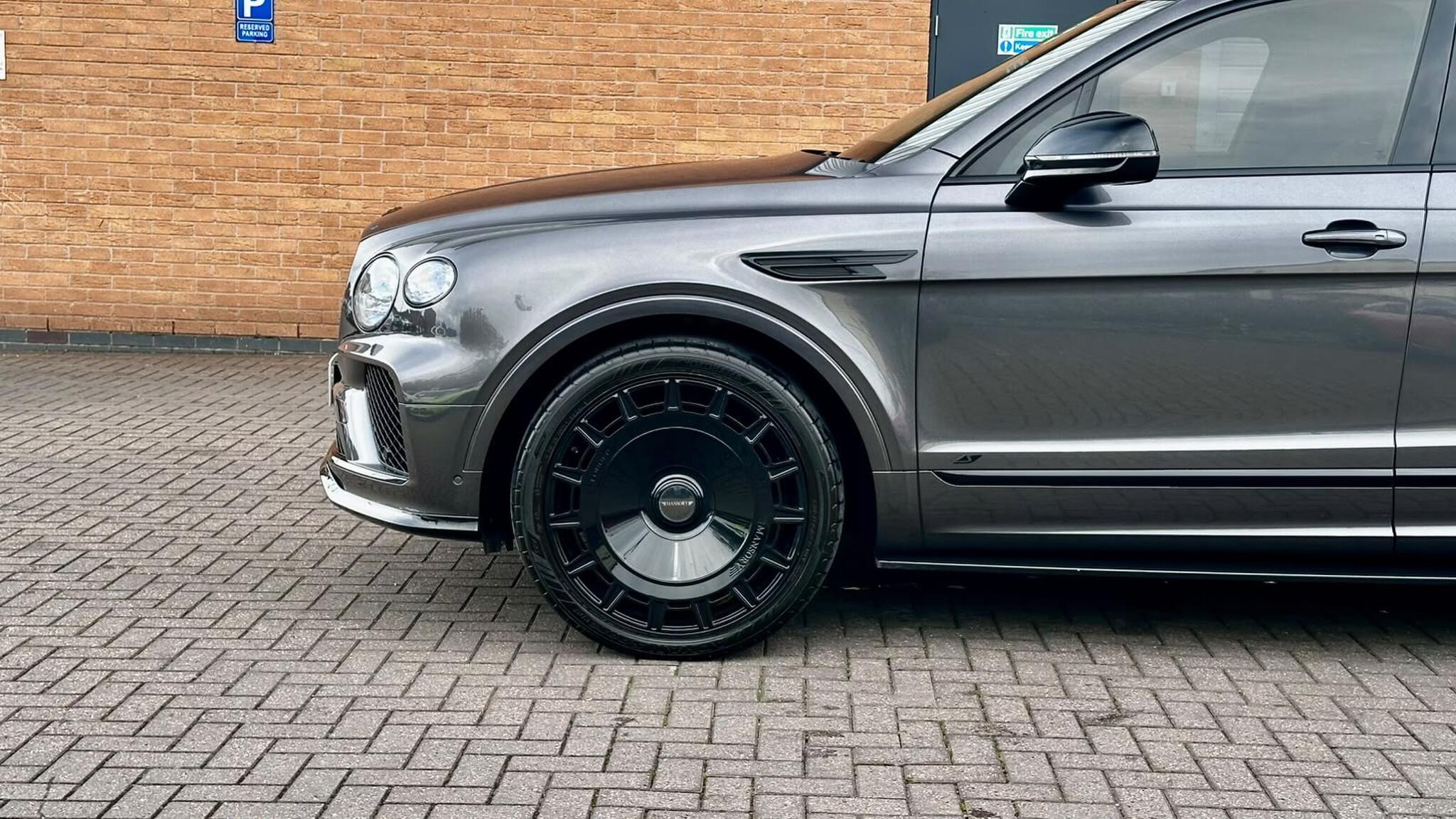 Bentley Bentayga view 17
