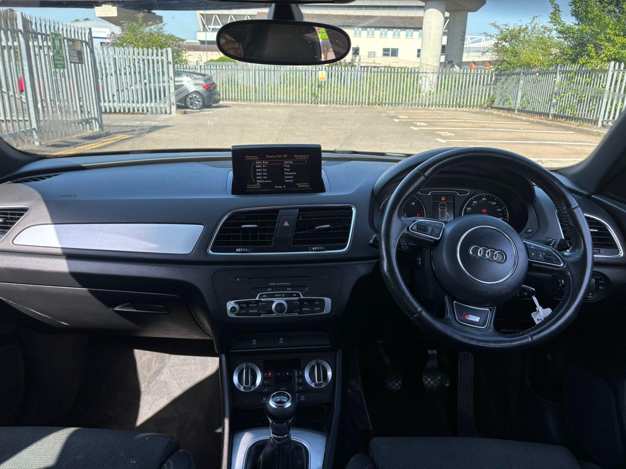 Audi Q3 view 19