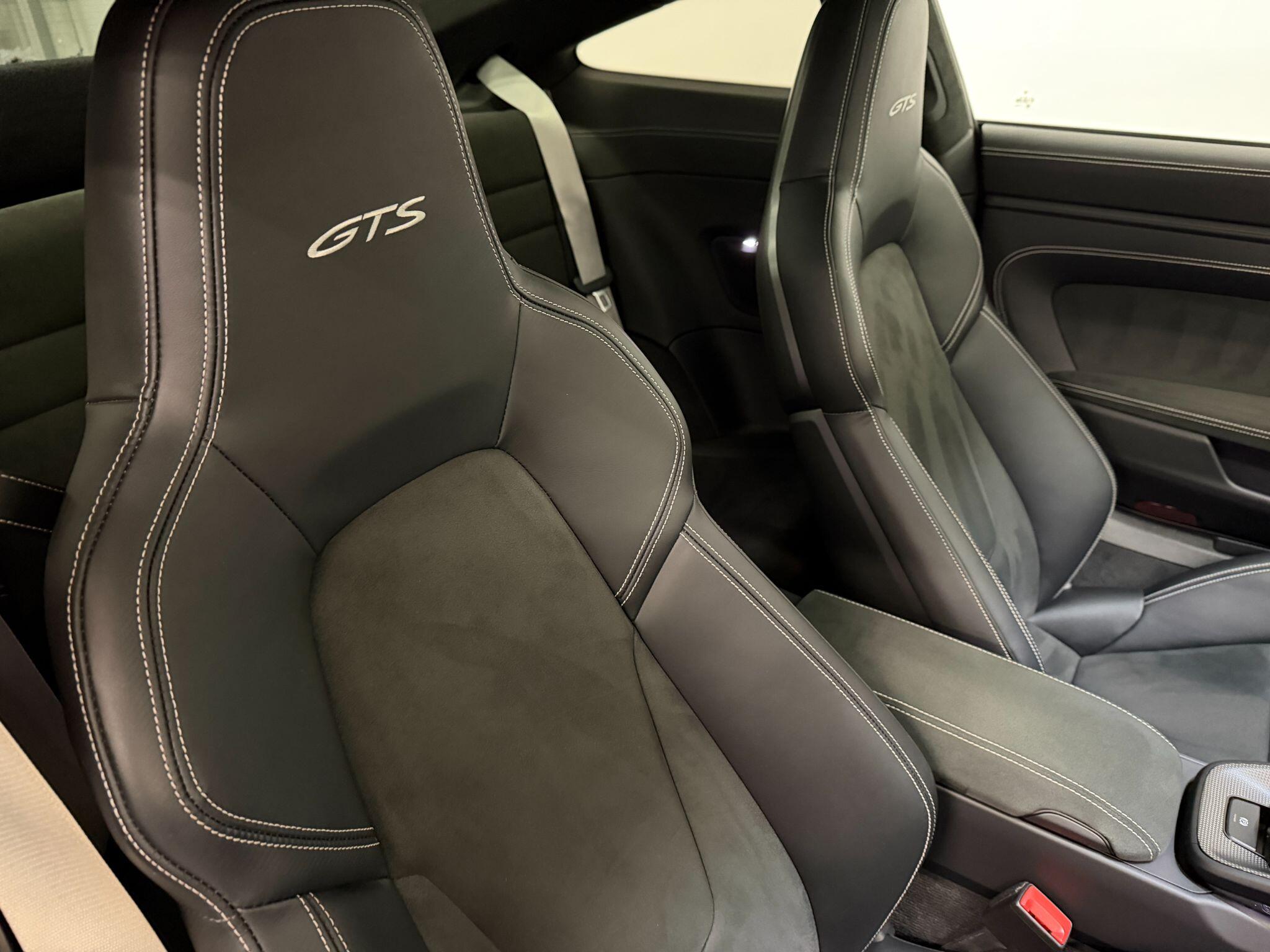Porsche 911 view 21