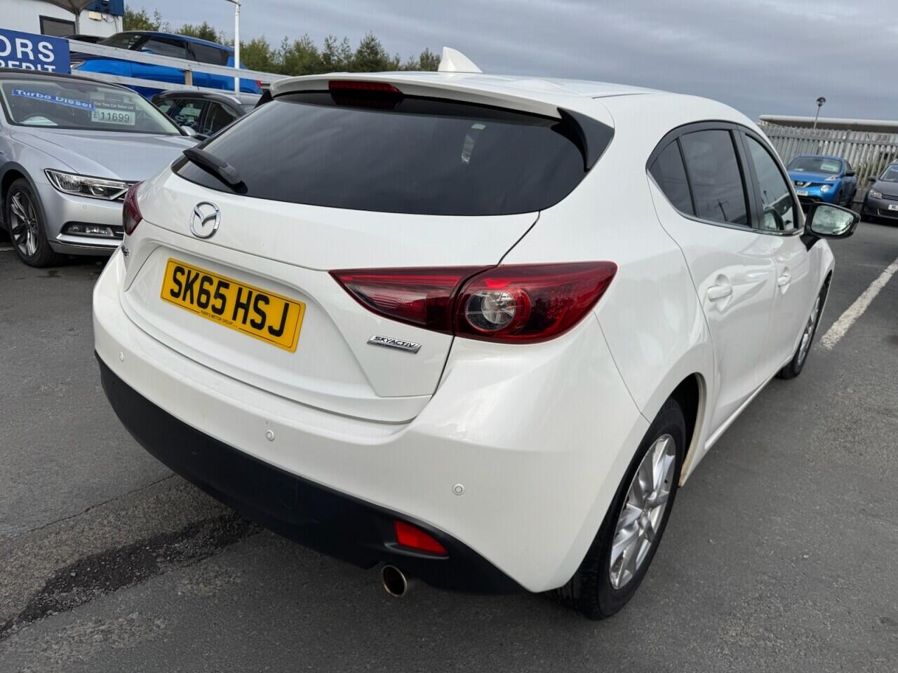 Mazda Mazda3 view 16