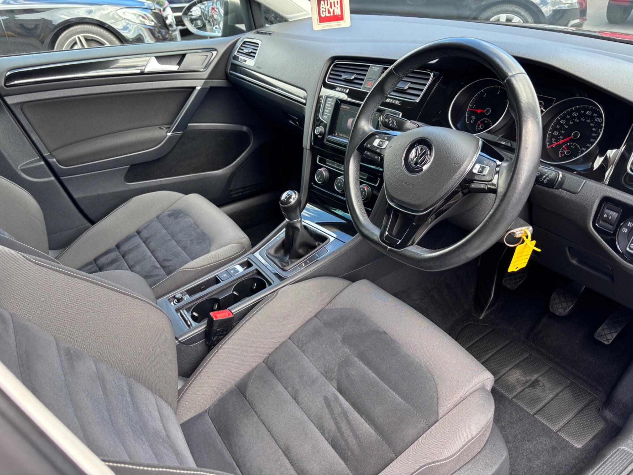 Volkswagen Golf view 12