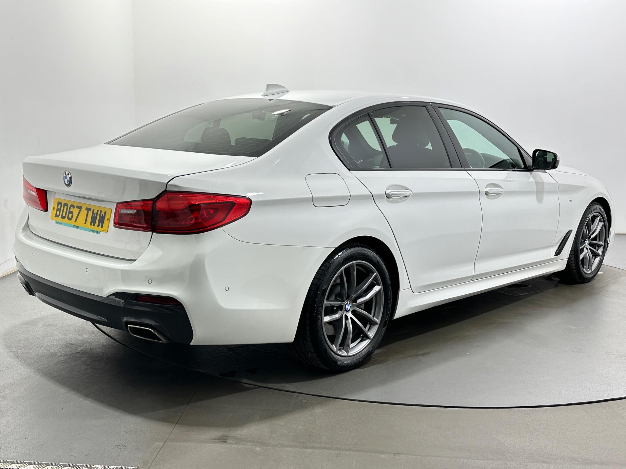 BMW 5 Series view 8