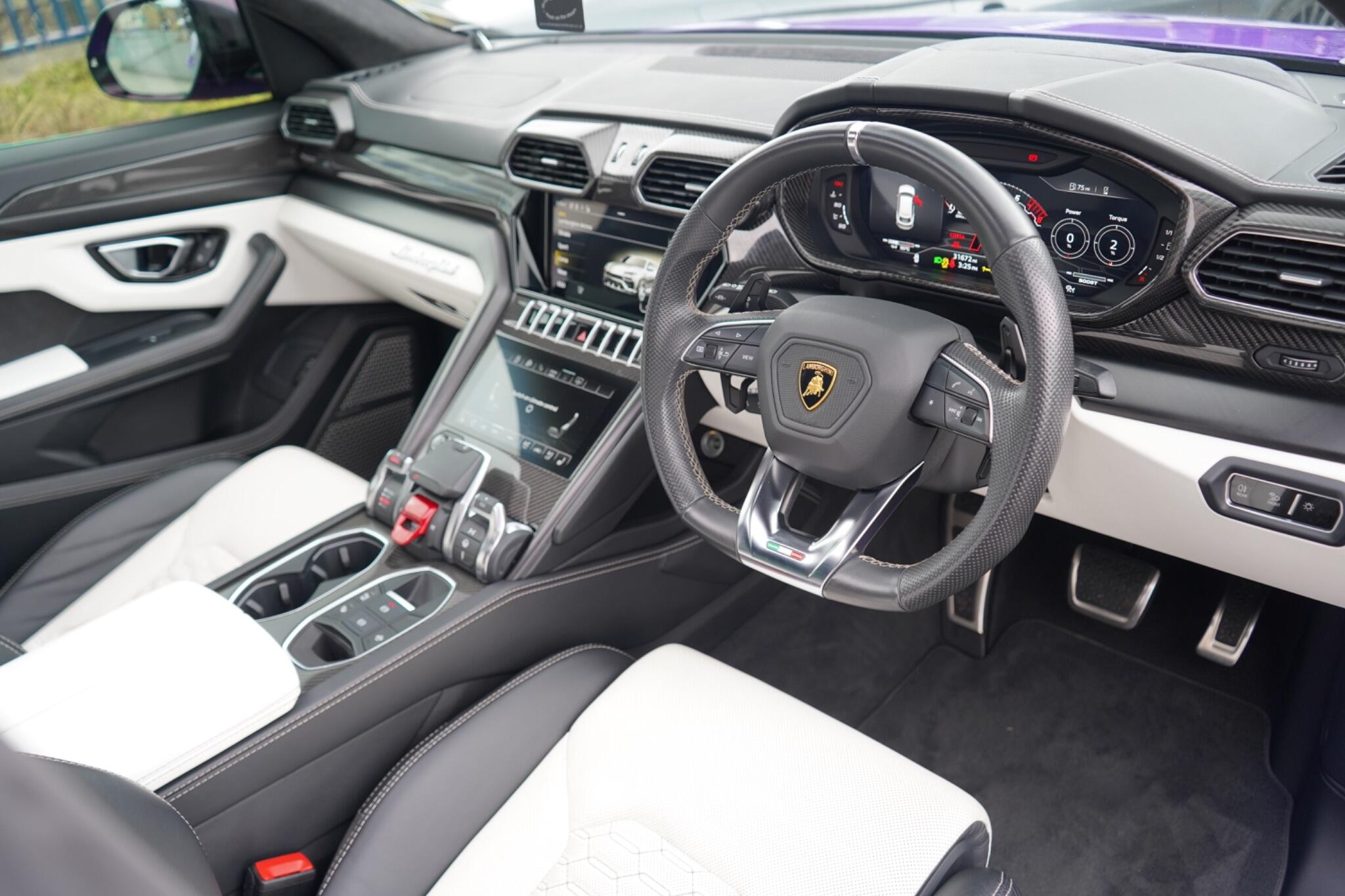 Lamborghini Urus view 16