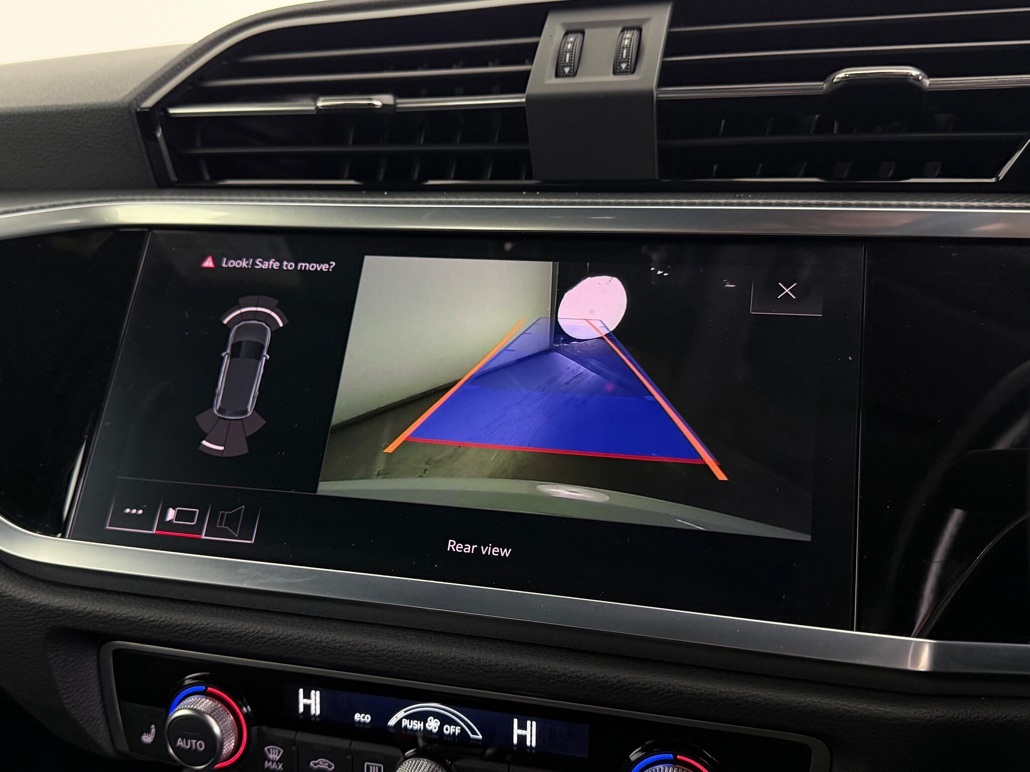 Audi Q3 view 28