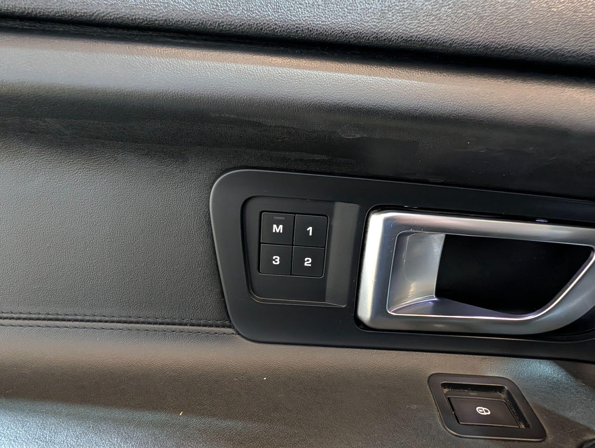 Land Rover Discovery Sport view 43