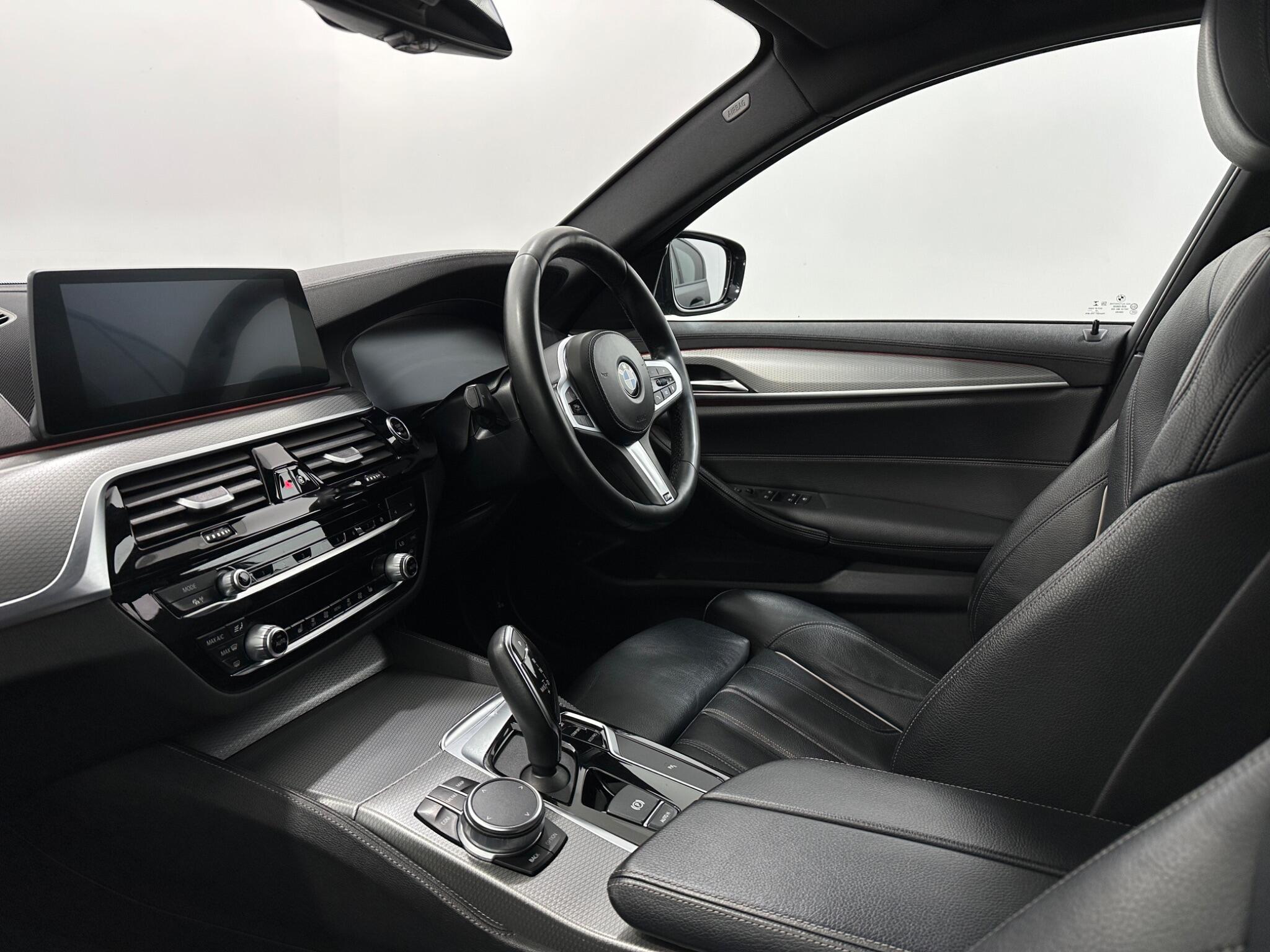 BMW 5 Series view 33