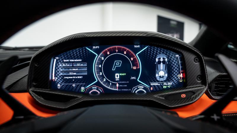 Lamborghini Revuelto view 26
