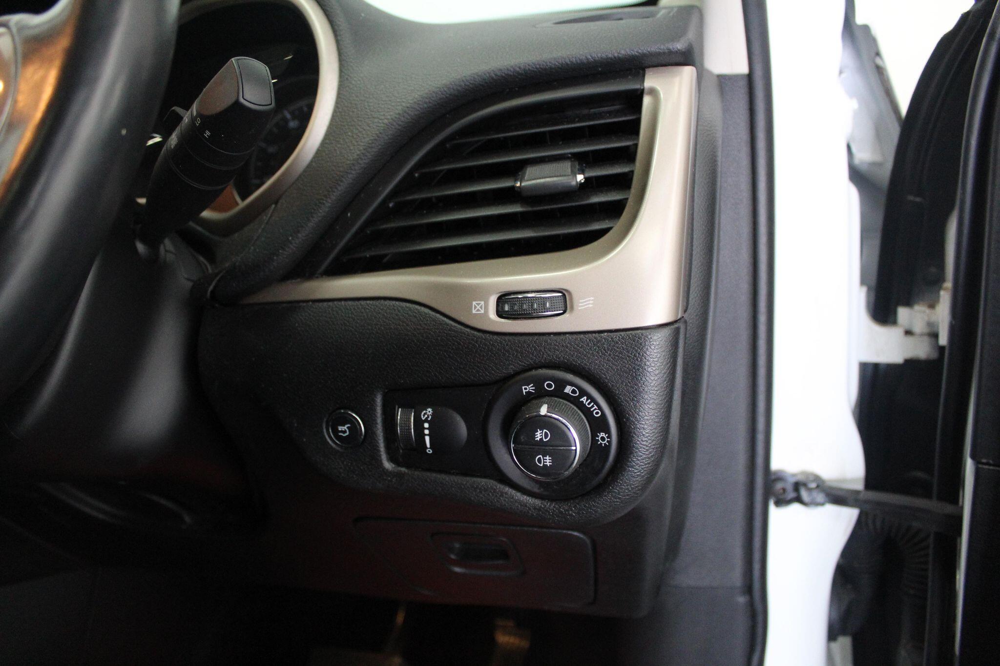 Jeep Cherokee view 50